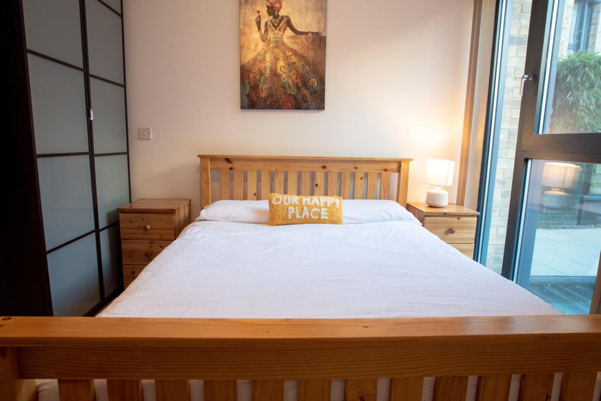 Two-Bedroom Luxury Apartment With Workspace, Free Secure Parking & Coffee Бирмингем Экстерьер фото