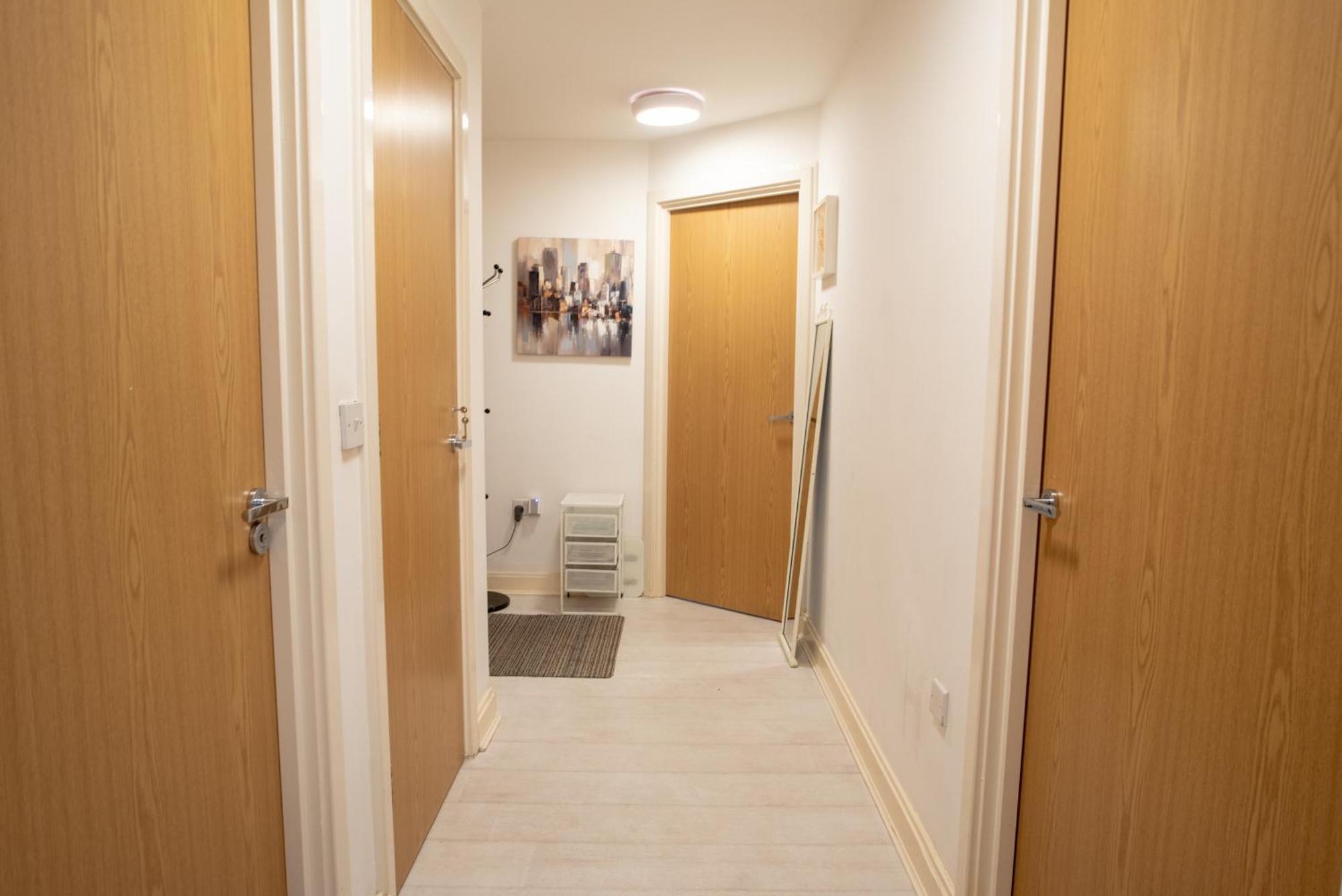 Two-Bedroom Luxury Apartment With Workspace, Free Secure Parking & Coffee Бирмингем Экстерьер фото