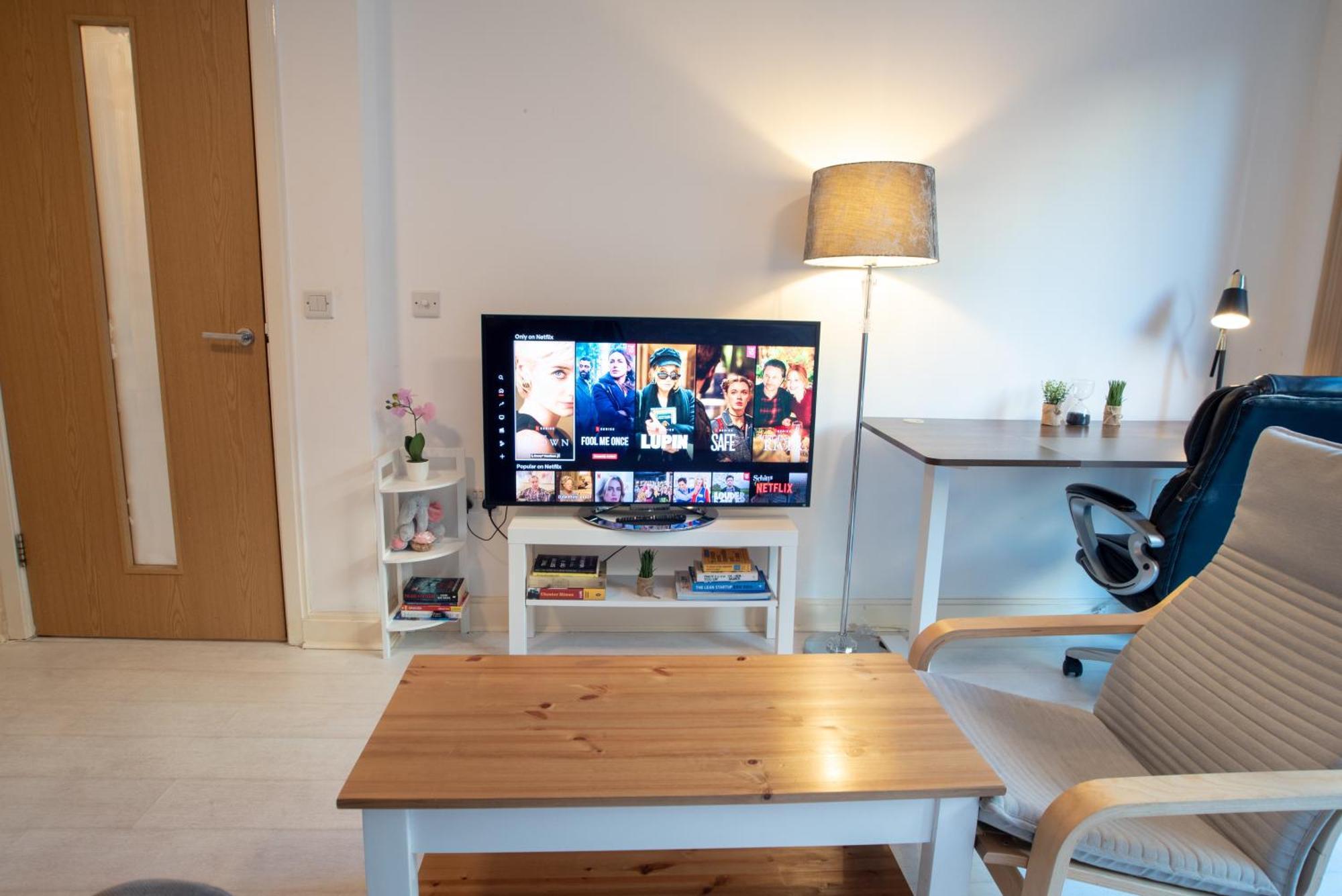 Two-Bedroom Luxury Apartment With Workspace, Free Secure Parking & Coffee Бирмингем Экстерьер фото