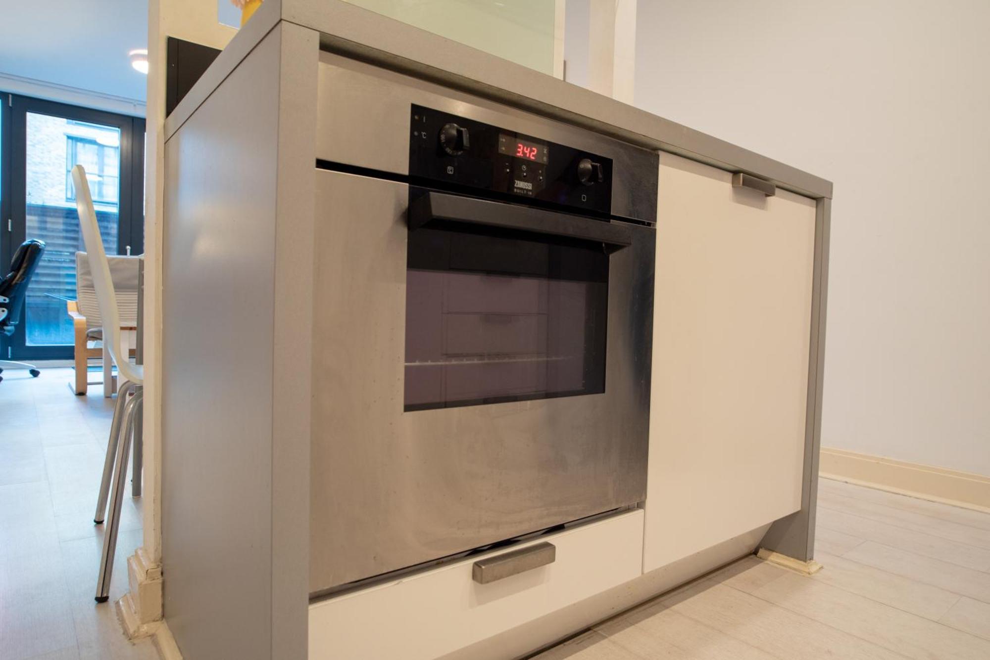 Two-Bedroom Luxury Apartment With Workspace, Free Secure Parking & Coffee Бирмингем Экстерьер фото