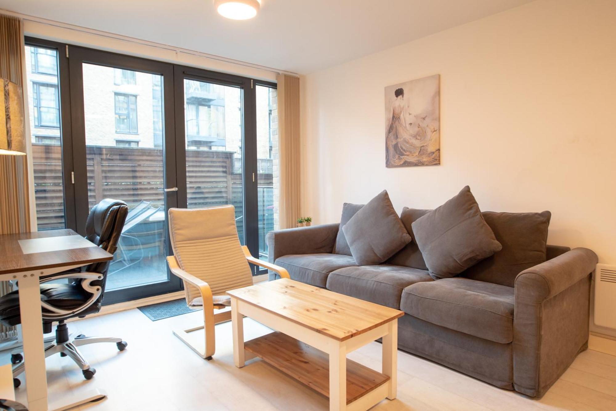 Two-Bedroom Luxury Apartment With Workspace, Free Secure Parking & Coffee Бирмингем Экстерьер фото