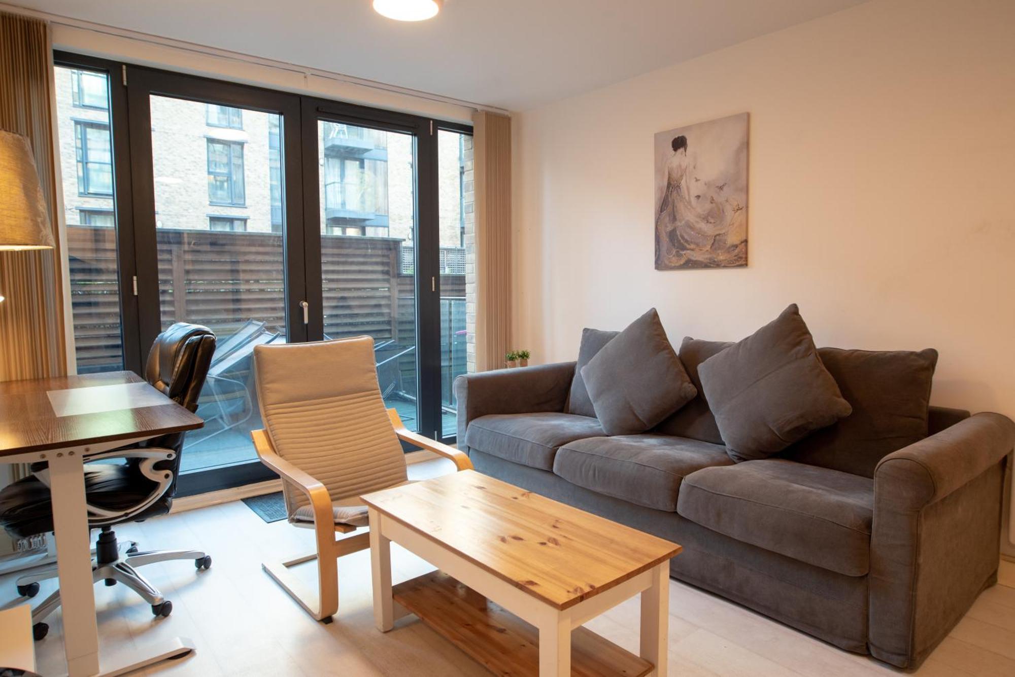 Two-Bedroom Luxury Apartment With Workspace, Free Secure Parking & Coffee Бирмингем Экстерьер фото