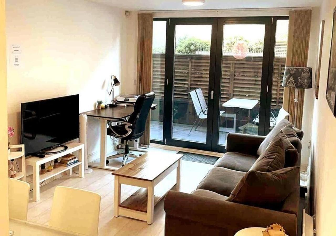 Two-Bedroom Luxury Apartment With Workspace, Free Secure Parking & Coffee Бирмингем Экстерьер фото